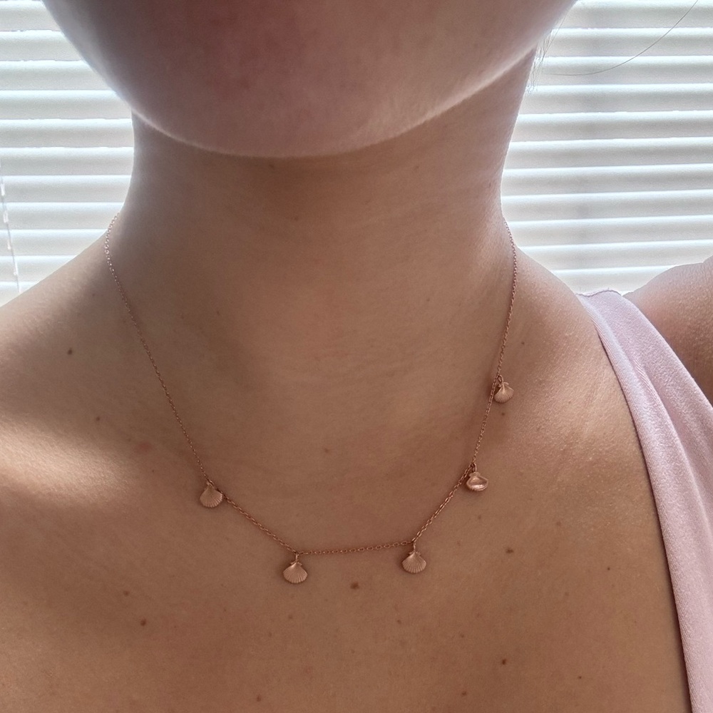 Elegant Rose Gold Shell Necklace